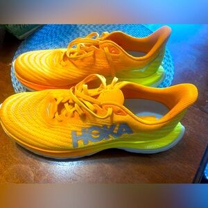 Hoka one one Mach 5, neon orange, size 9